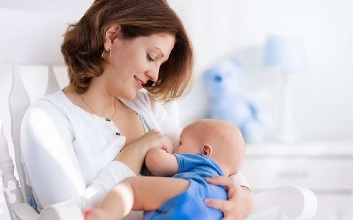 Как питание мамы влияет на грудное молоко и 7 советов для кормящих